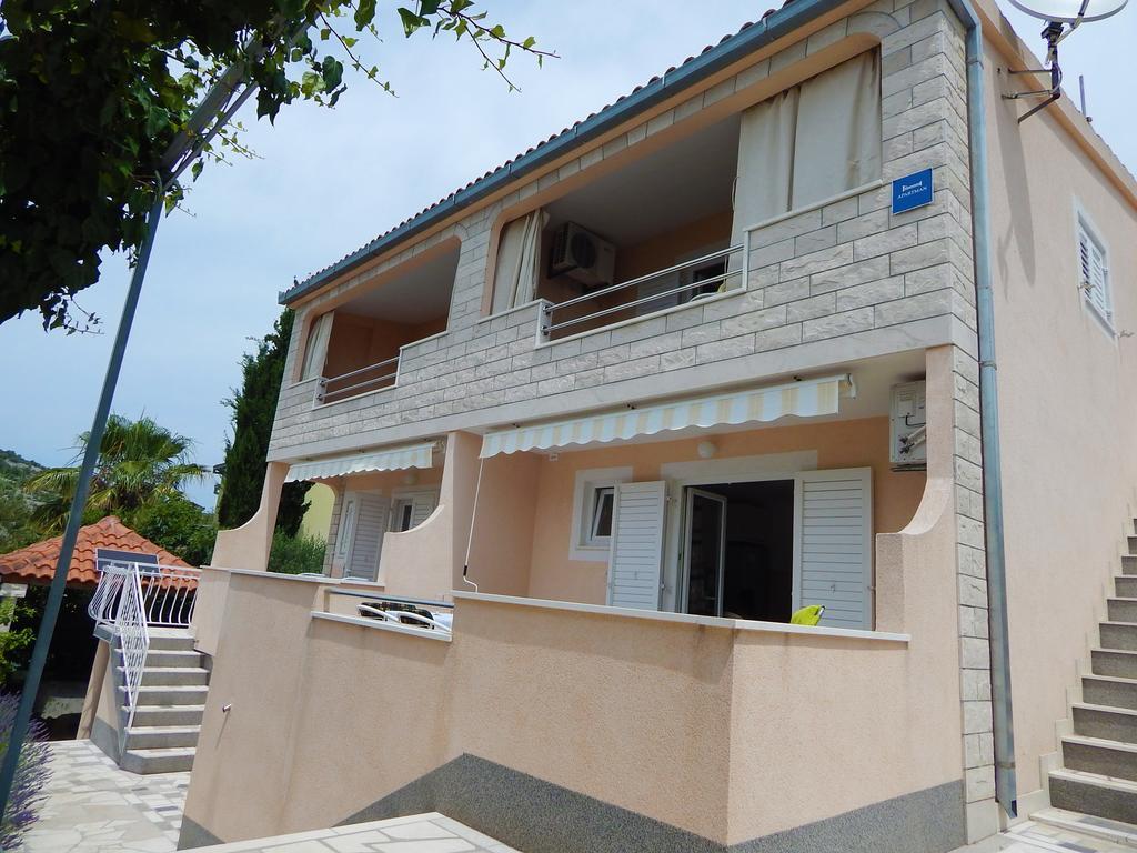 Apartments Nedjeljka Ražanj エクステリア 写真