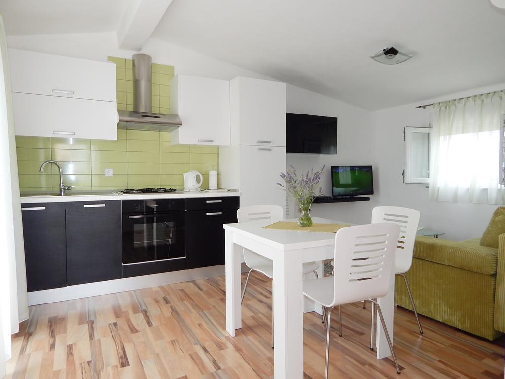 Apartments Nedjeljka Ražanj エクステリア 写真