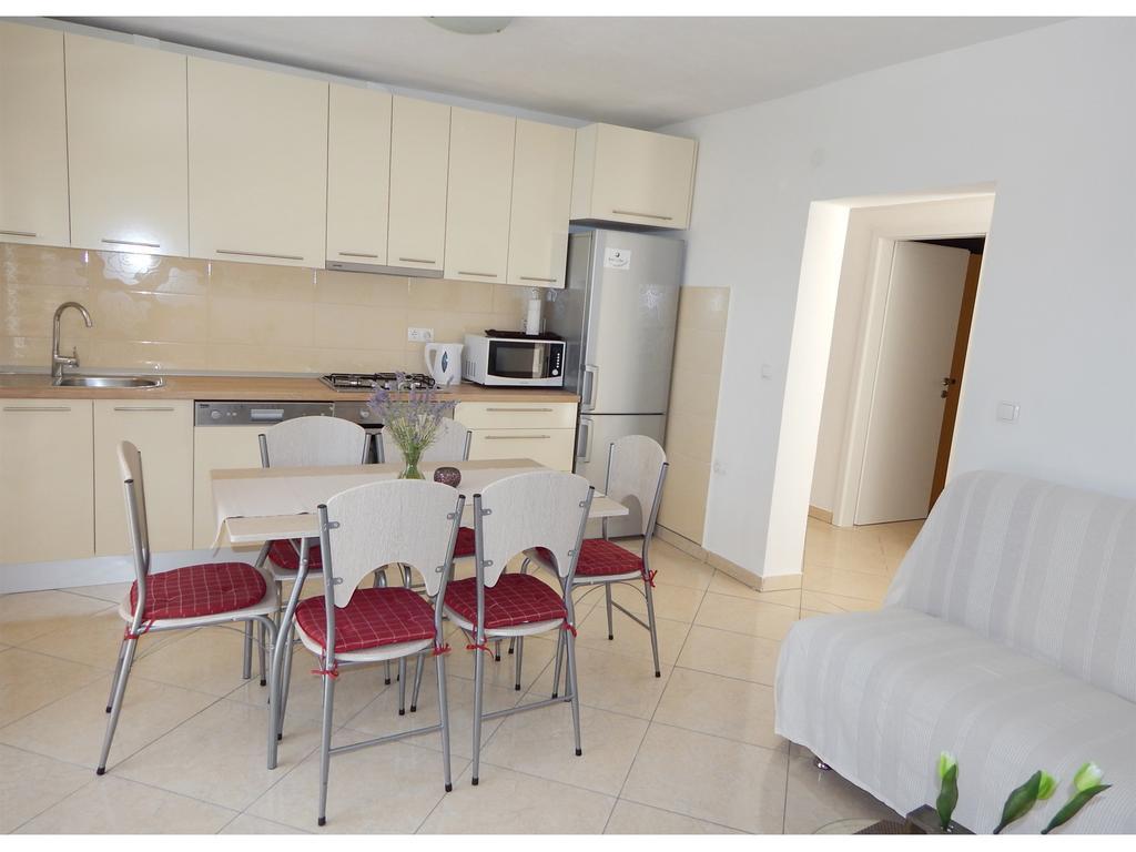 Apartments Nedjeljka Ražanj エクステリア 写真